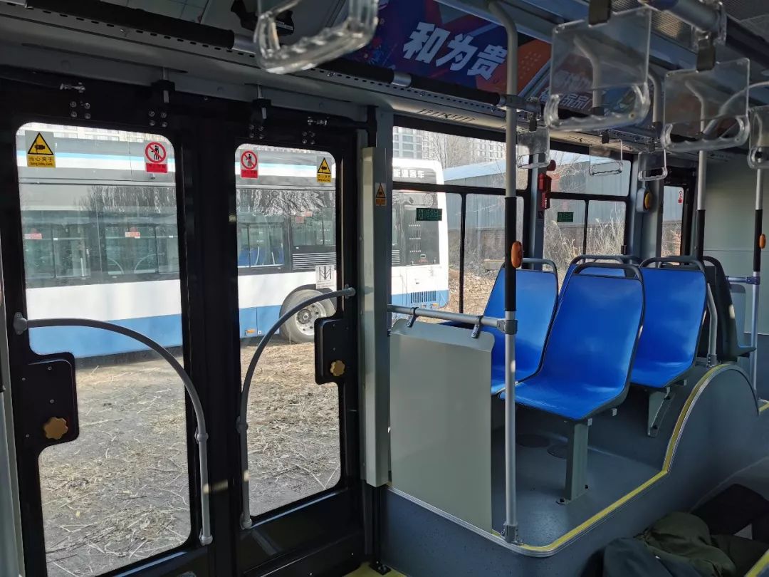 太原3门电动公交来了空间更大上下车更方便本月将最先在这条线路运营
