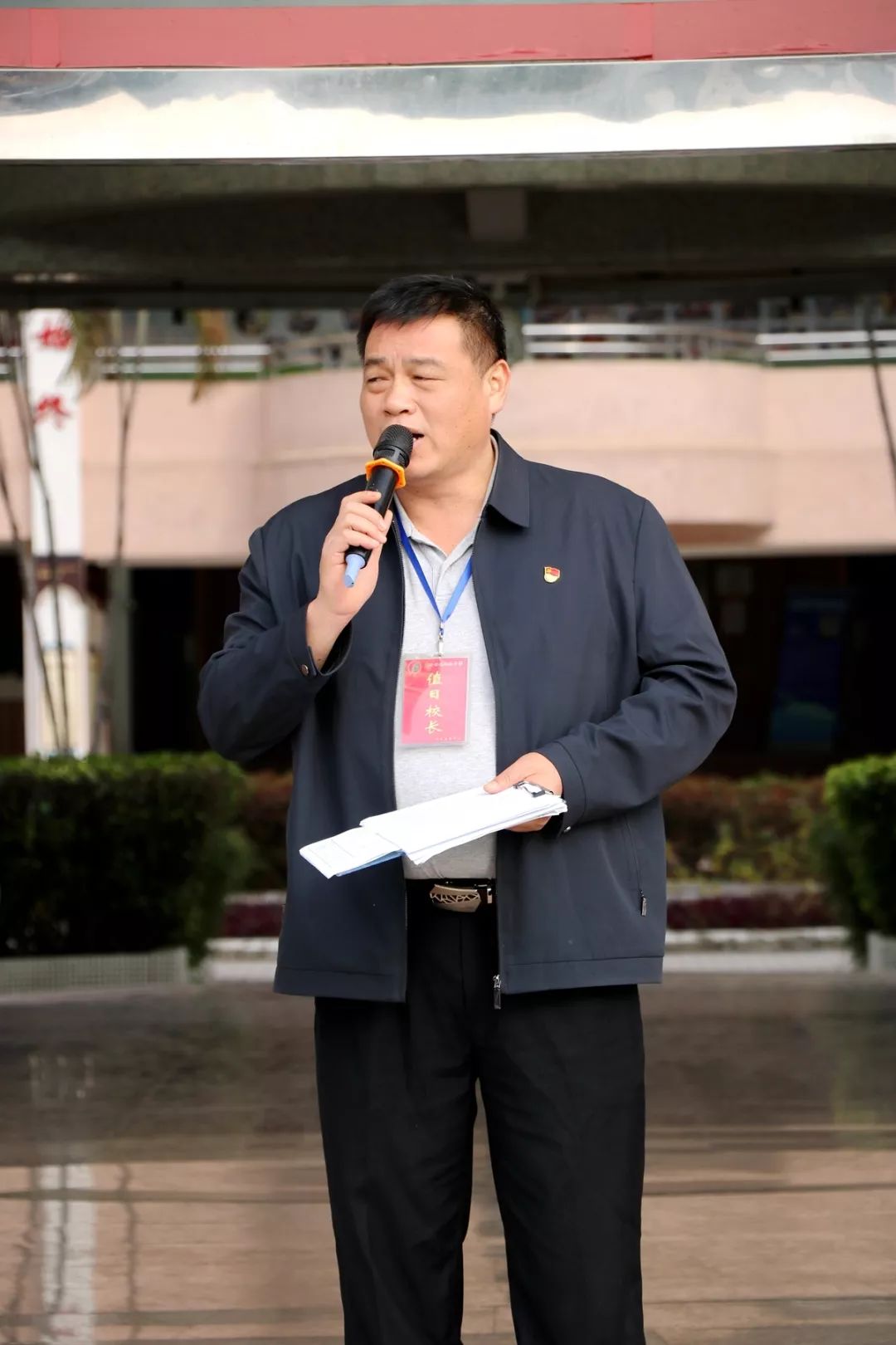 有为丹中立本成人炫出精彩拥抱时光丹灶中学举行第15周升旗仪式