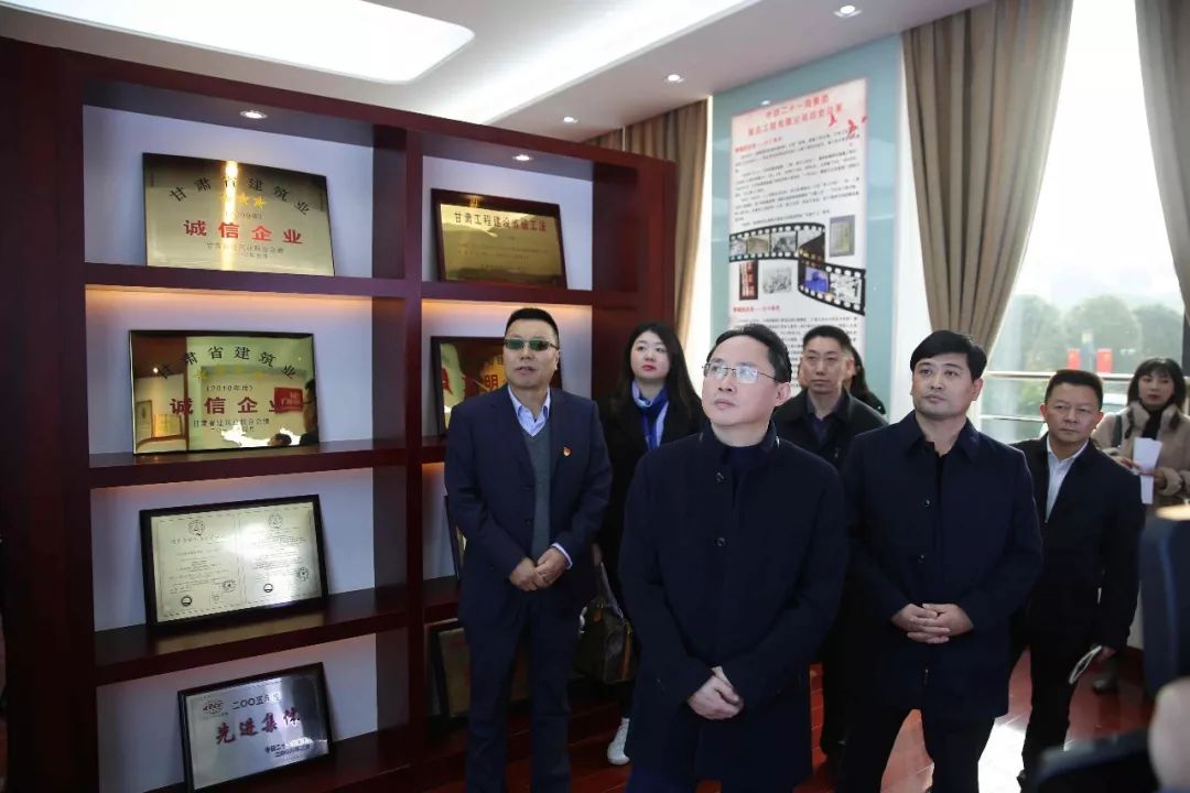 永川区委副书记区长张果带领有关部门调研公司发展情况