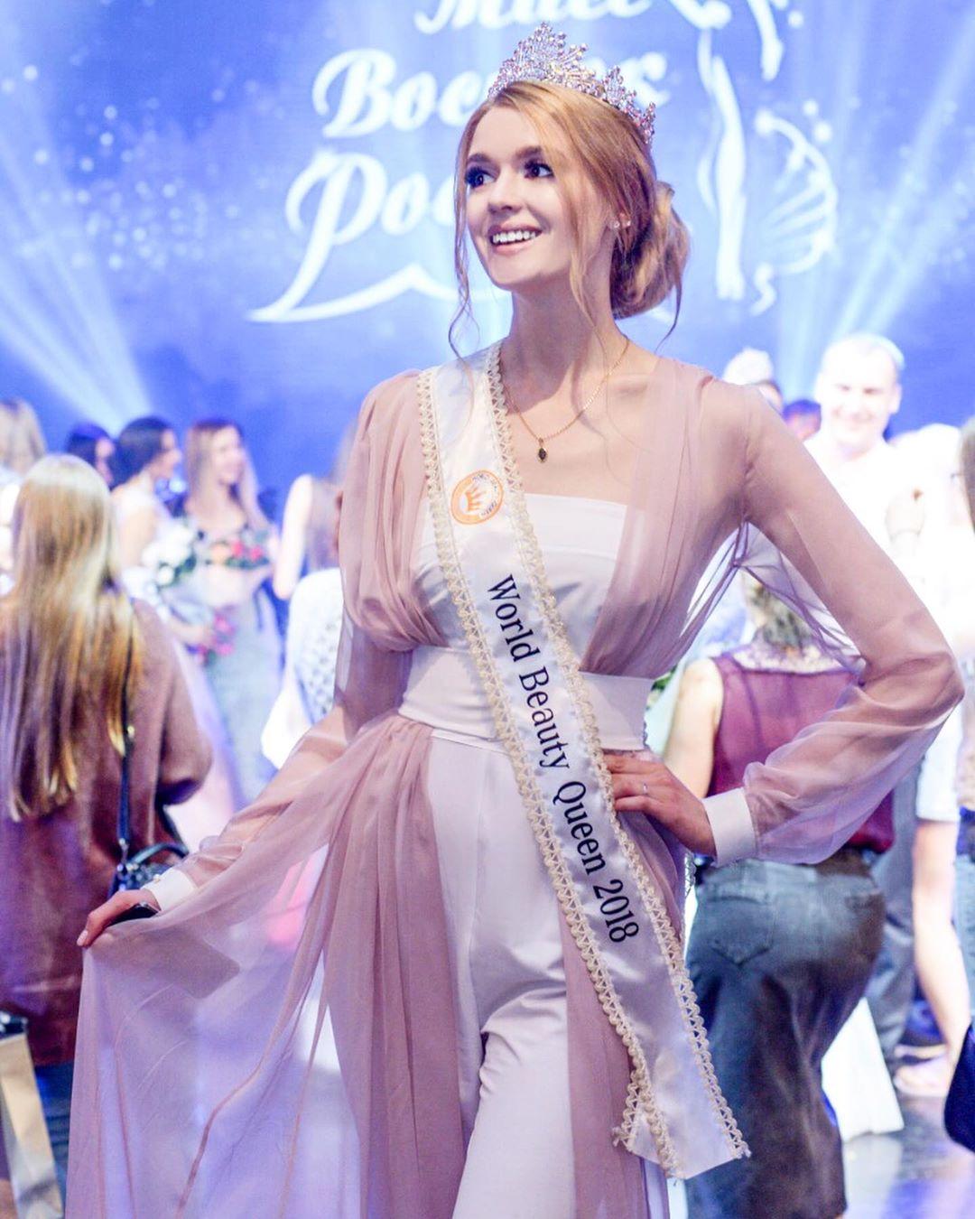 被赞世界最美女排球员她退役后变模特参加选美比赛奖拿不停