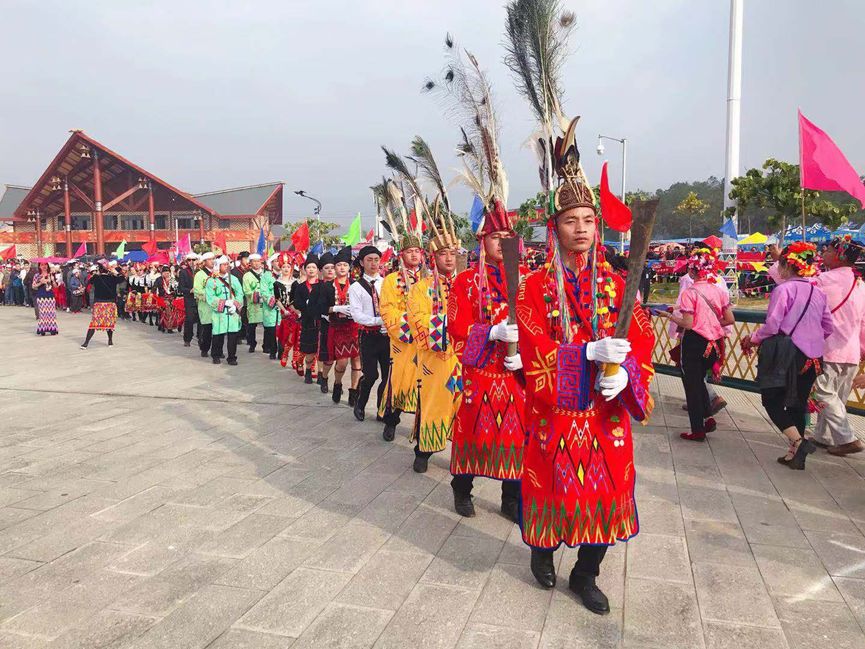 万人目瑙纵歌踏出天堂之舞目瑙纵歌节采访手记