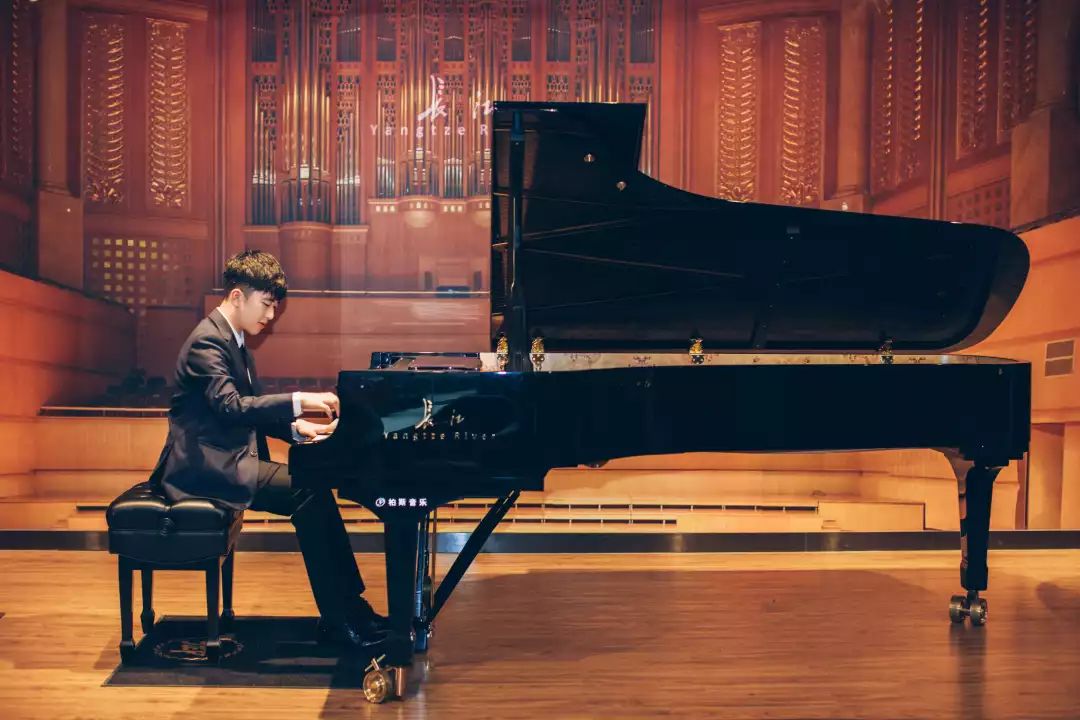 要闻我区优秀学生才艺展示暨陈子希钢琴独奏音乐会举行