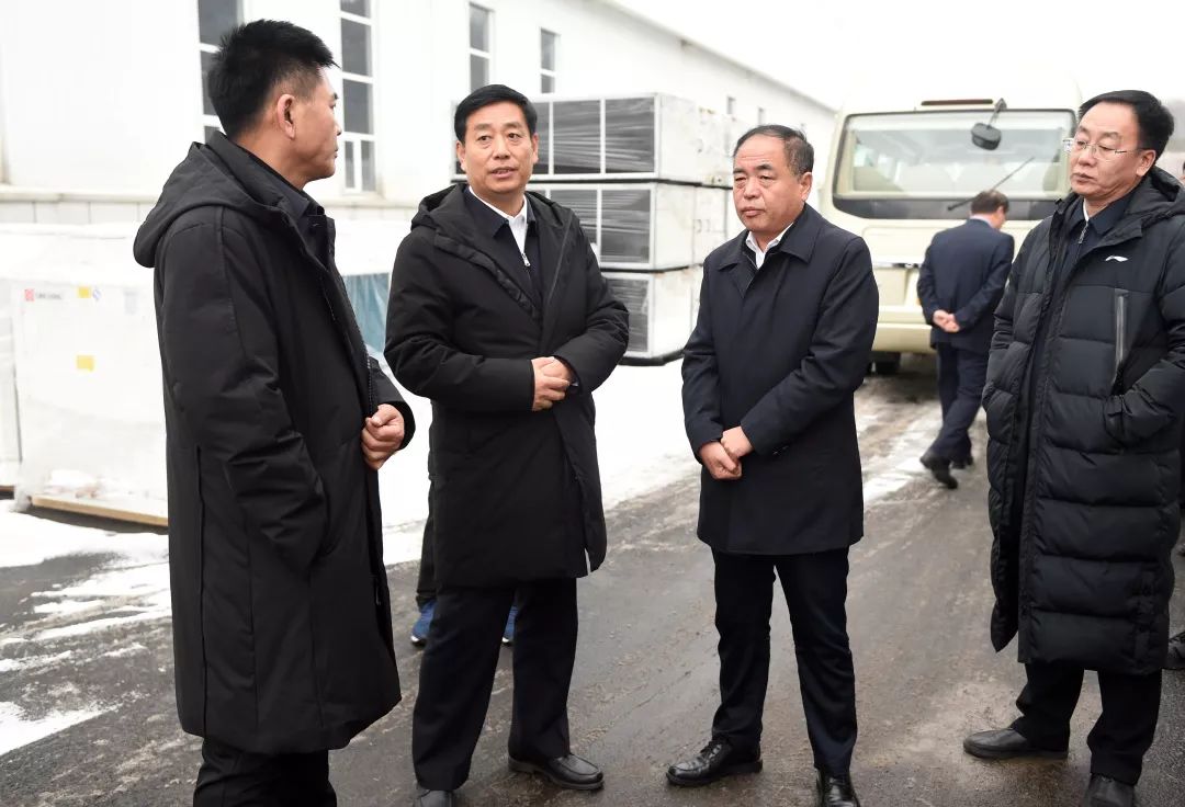 12月9日下午,市长李平来到通化医药高新区,就项目建设,企业发展等重点