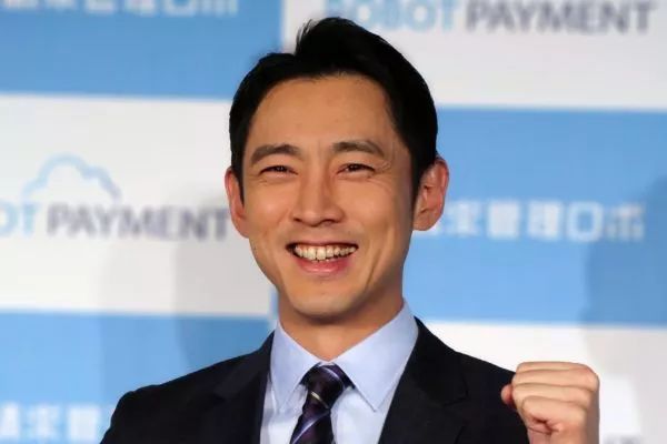 但是最近比較引人注目的還有日本前首相小泉純一郎的長子小泉孝太郎