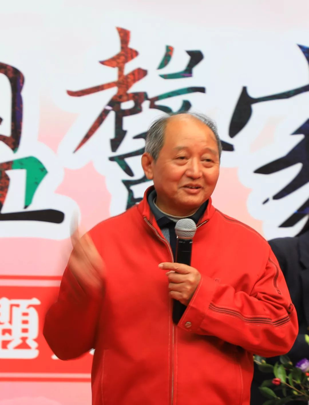 观赏本期大讲堂由多届中国风精品盆景展的参展者莫洪源老师为大家授课