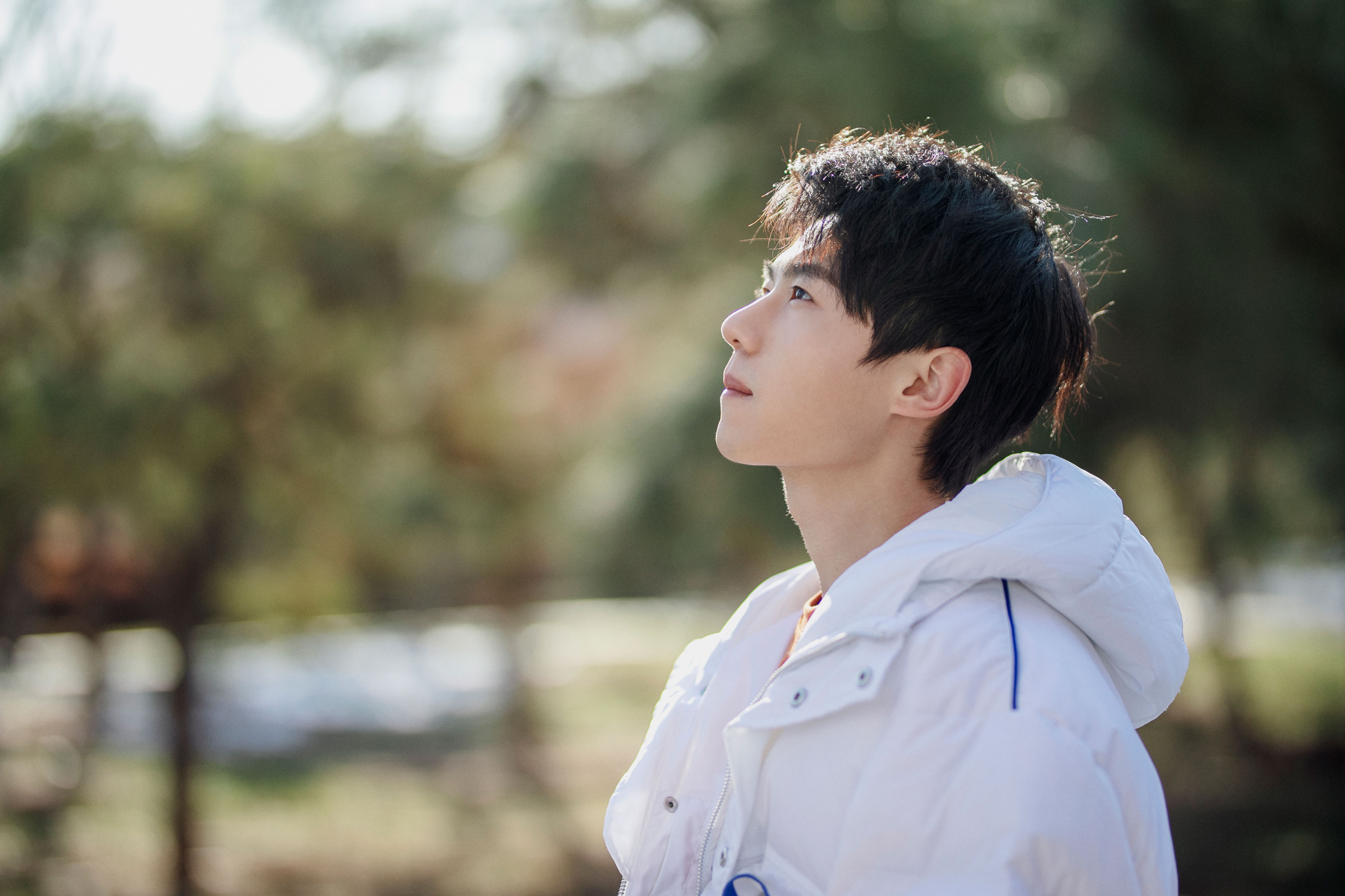 演员高凯户外写真曝光邂逅温暖不负冬日好时光