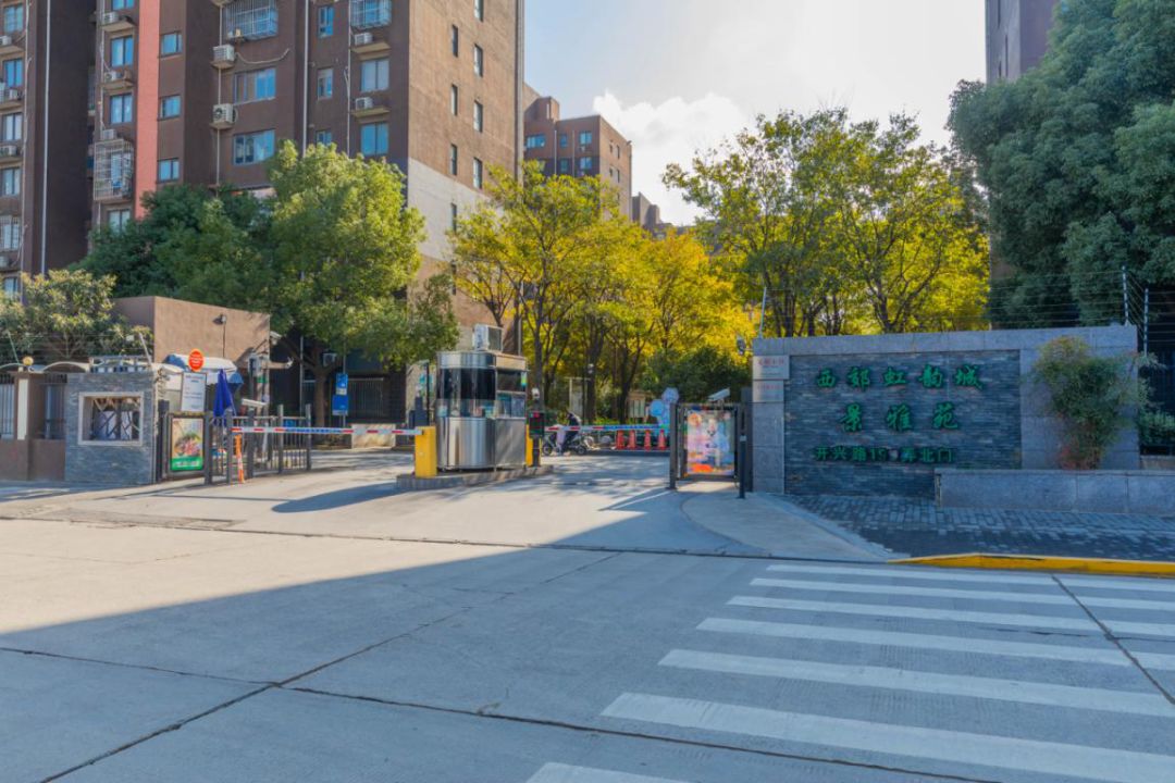 房租涨了一倍门口就有足球场华漕这里美得让人羡慕原来