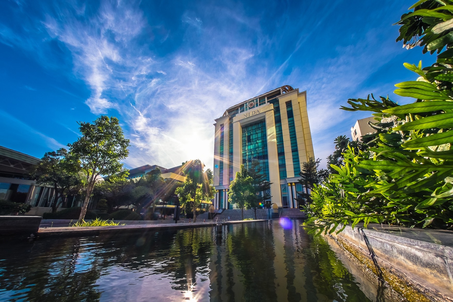 nida以花园式的校园,绿色生态的校园建筑,泰国最好