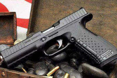 生命安全,比如太空辐射,失重环境,太空废物等,甚至还有传闻中的外星人