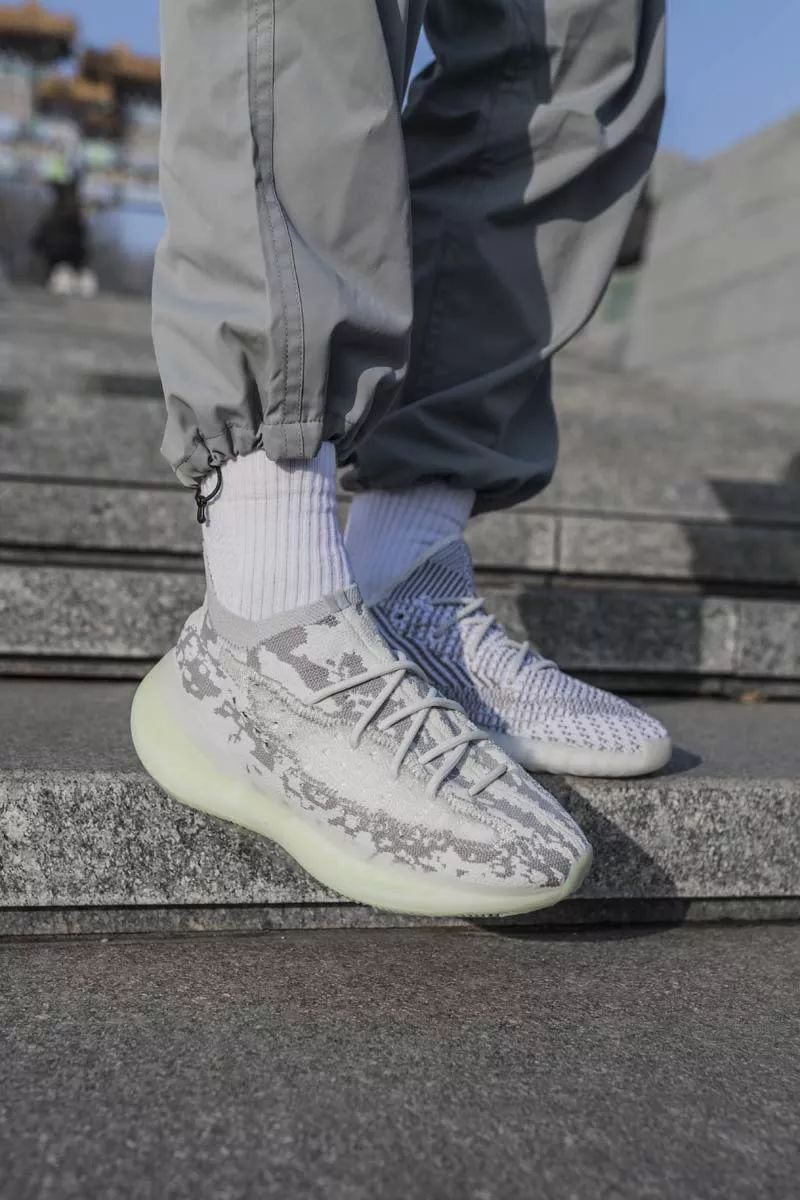 原创yeezy380小编提前上脚脚感和增高效果都不错