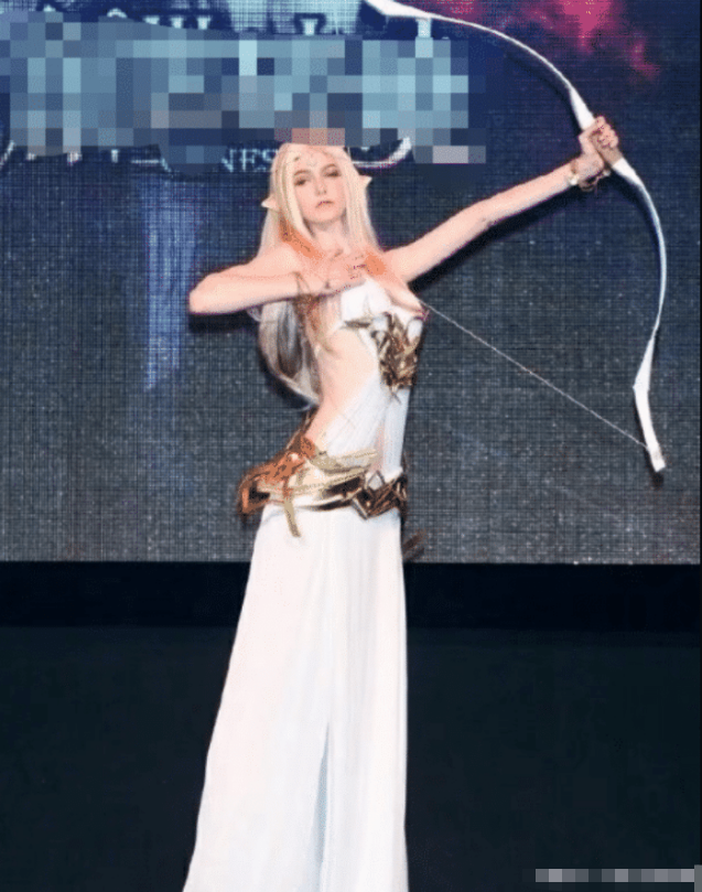 被称为"希腊女神"的她,颜值高过迪丽拉,长相太美被误会是假人