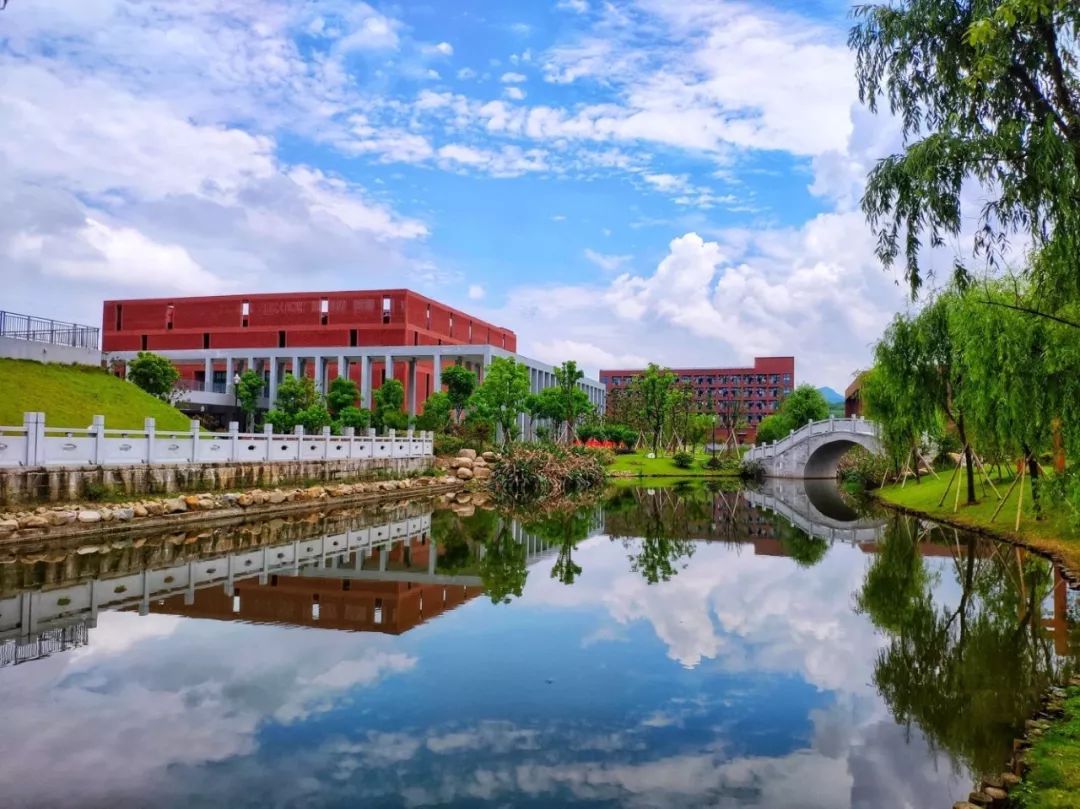 奉化医药高等学院图片