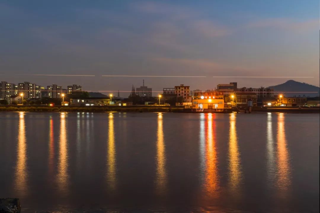 就像是镇海城关的沿江路——镇海区最适合漫步的滨江大道,浪漫而又
