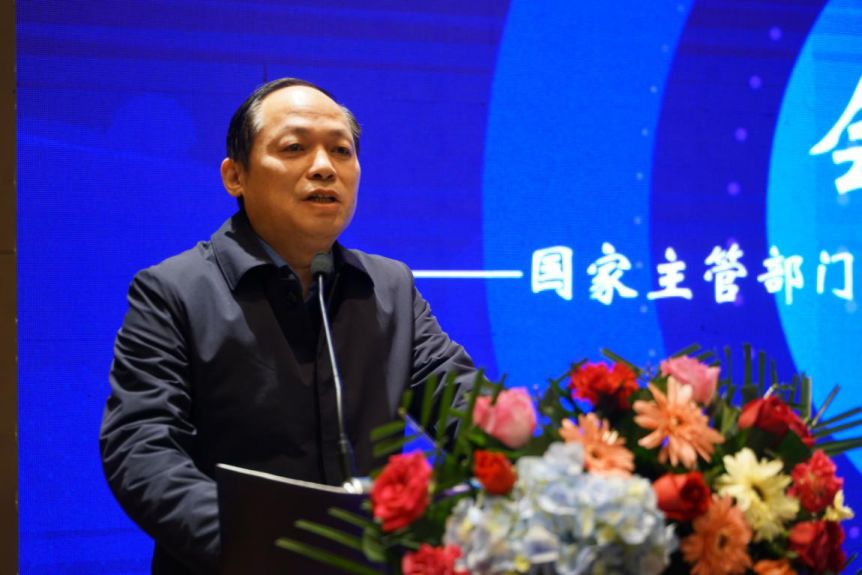 黄石市人民政府副市长胡楚平,中国再生资源回收利用协会会长管爱国和