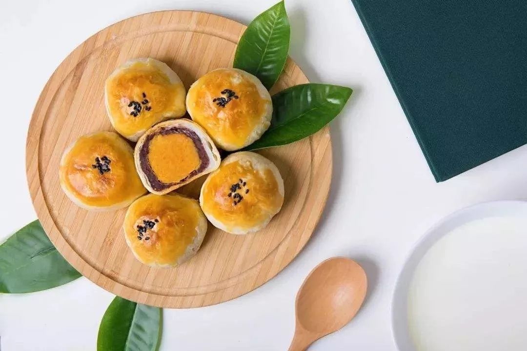 一天卖出5w盒实现翻倍增长中式烘焙国货品牌轩妈蛋黄酥凭什么这么火