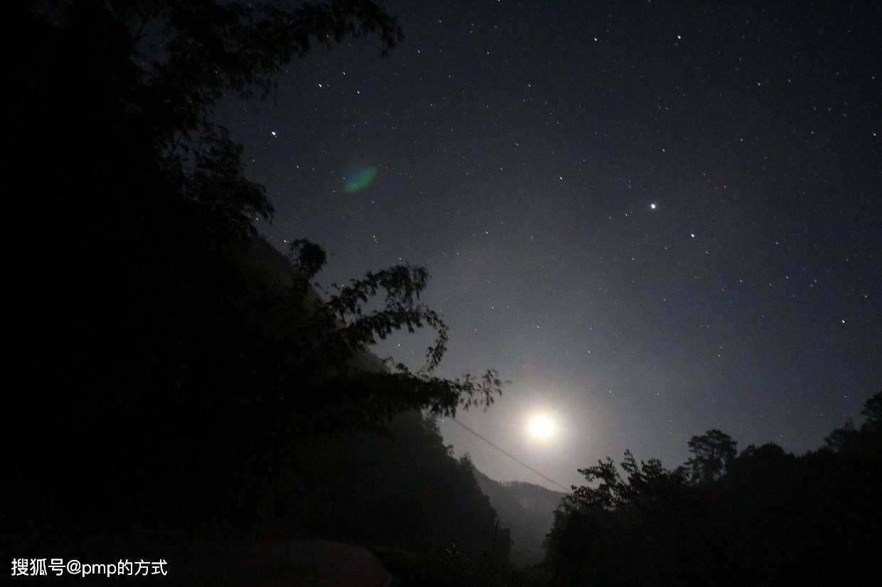 从潭水的晨雾出发,行进在漫天星辰的大山(黑夜到黎明)