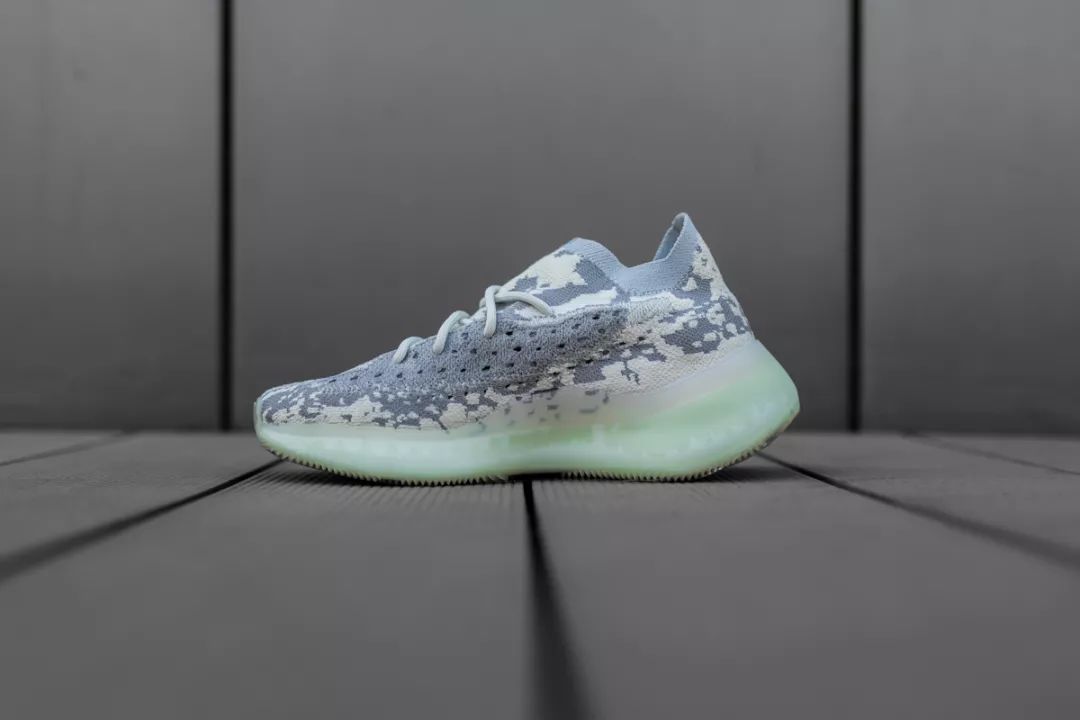 原创yeezy380小编提前上脚脚感和增高效果都不错