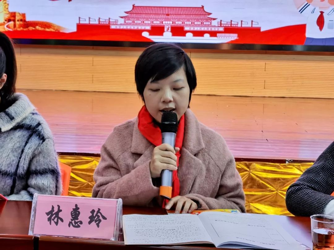 最后晋江市少先队学科兼职教研员林惠玲为本次活动作总结点评:简约不