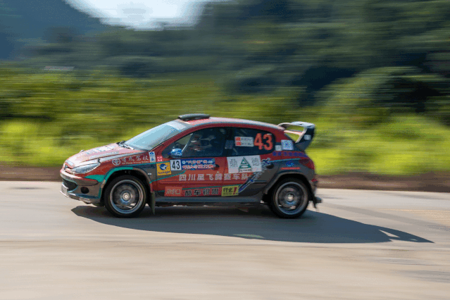 于朋友圈的赛车"发烧友"若刷到眼熟的片段欢迎各位"民间大神"认领留言