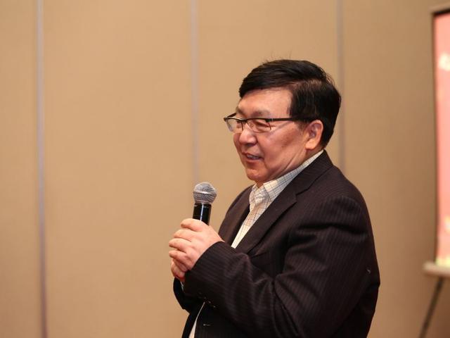 姚社初名誉会长作为商会成员代表发言,他表示自己在益阳和北京两地