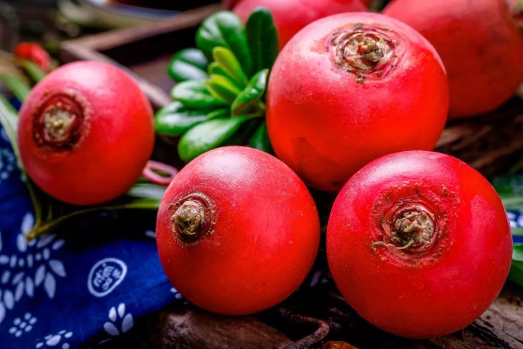 冬吃萝卜赛人参,这样搭配营养翻倍~不同颜色萝卜效果大不同,可别吃错