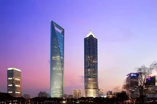 北京首都国际机场t3航站楼,上海国际环球金融中心等都有蒂森克虏伯的