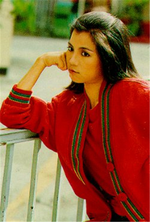 翁美玲的一组旧照,做搞怪动作的她尽显古灵精怪_照片