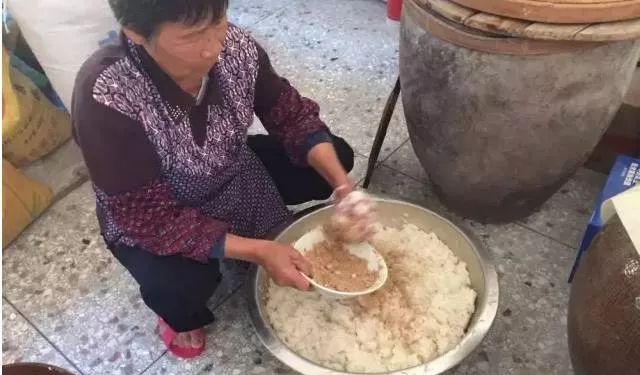 遂川农村酿米酒全过程今年你家蒸酒了吗满满的回忆