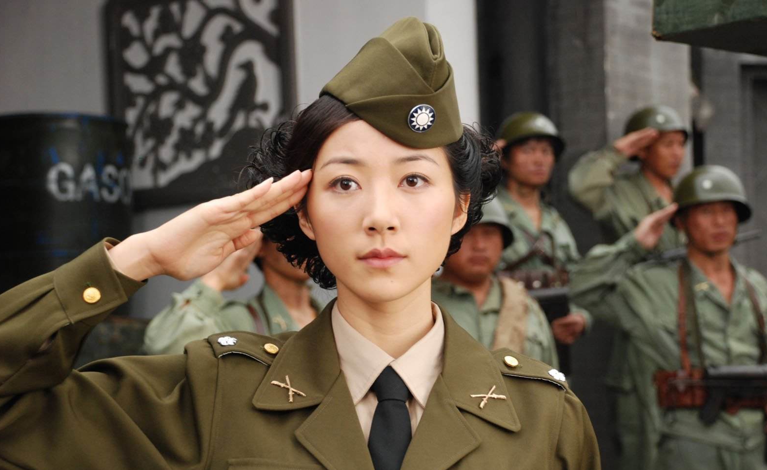 原创此国军女特务潜入延安,为不暴露身份,嫁当地农民,连生8个孩子