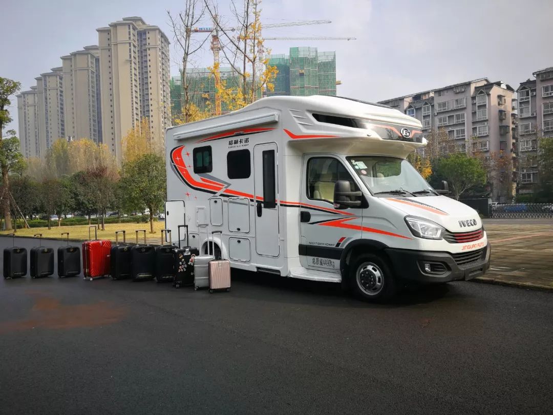 12345……数不过来!这款金冠格林卡诺竟然能装下这么多行李箱