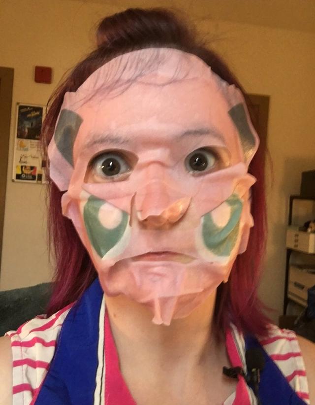 原创我敷了张女巨人动漫面膜,然后发现我不是最丑的