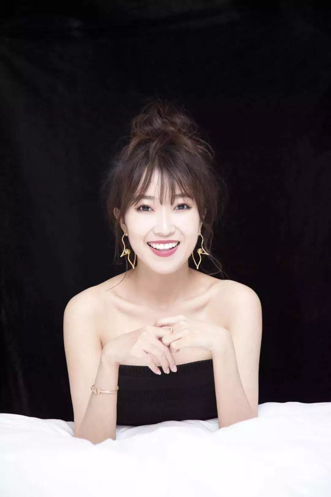 暨大治愈系女主播:央广辞职,26岁坐拥3500万粉丝_蕊希