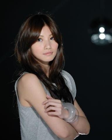 曾是搬运工人,拒绝小虎队有遗憾,爱妻被藏13年,如今低调幸福_周传雄