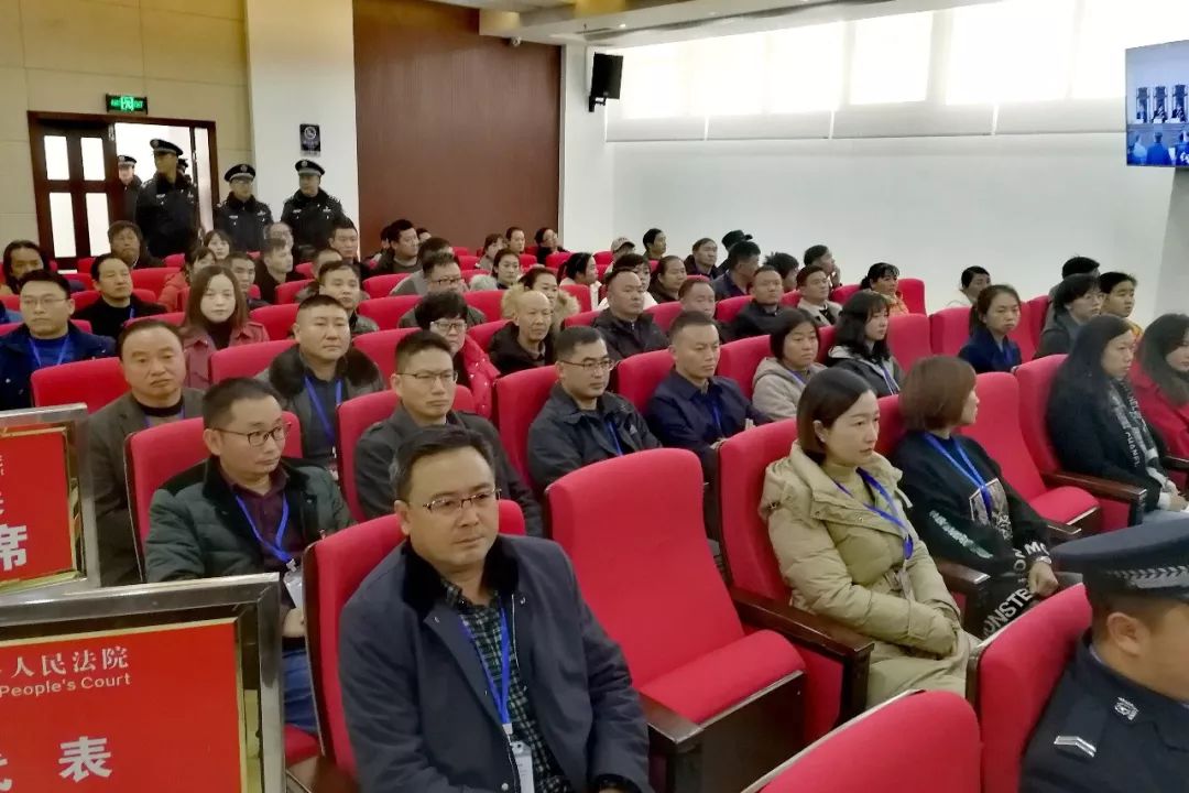 凉山19名被告人涉嫌组织,领导,参加黑社会一案开庭审理_罗国彩