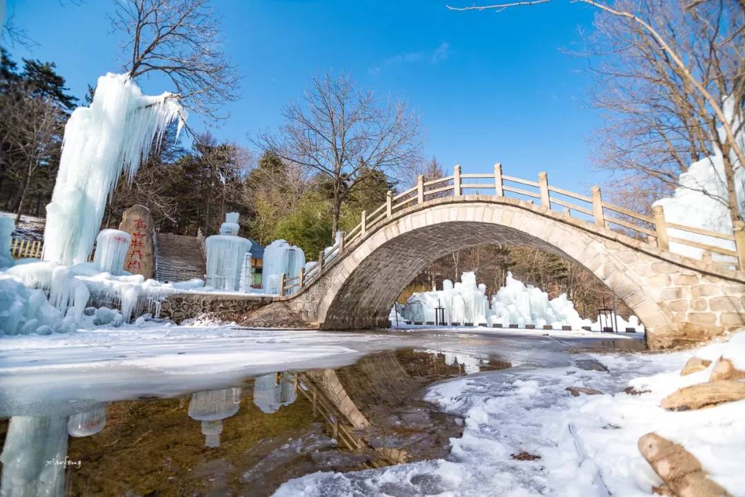 当我们站在白云山雪中时,其实什么也不必说,就能感受到来自雪乡的素美