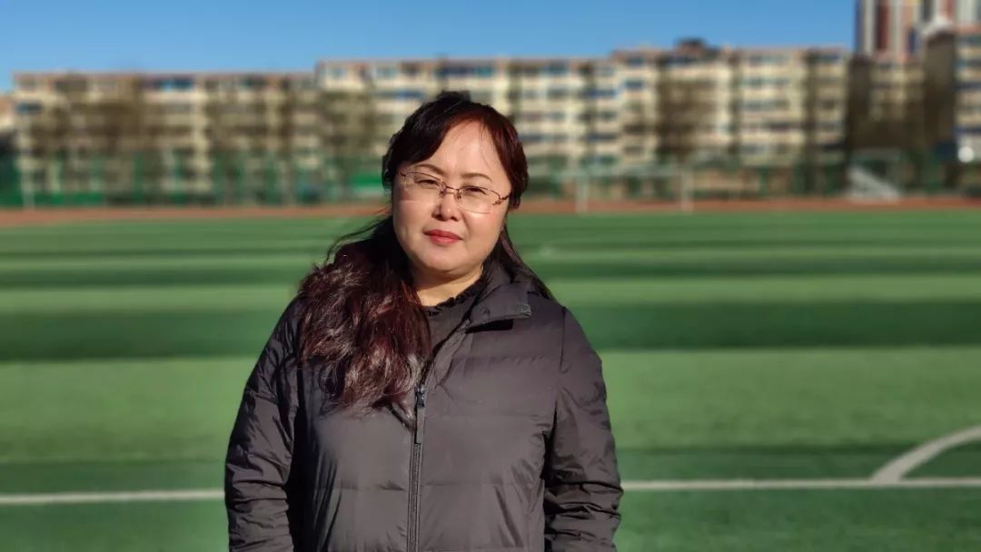 韩晓燕中小学高级教师,毕业于苏州师范学院,从教28年,任班主任17年