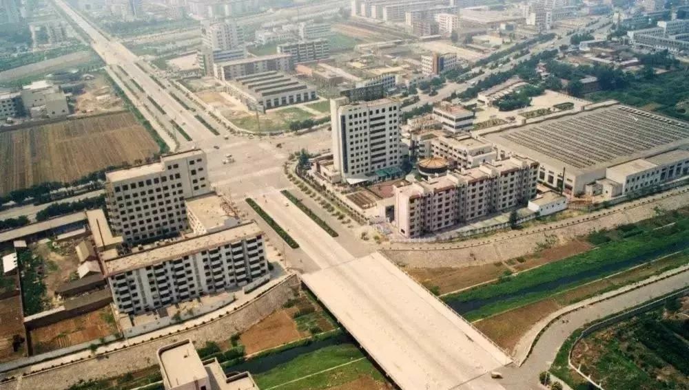 朋友圈热传的航拍济源老照片,原来是这样来的……_飞机