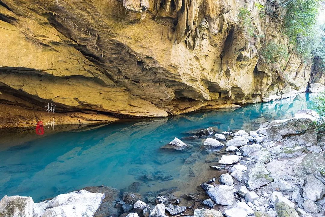 地下河,塌陷漏斗,塌陷峽谷,天窗,天坑,豎井,漏斗,水平洞穴,溶蝕窪地等