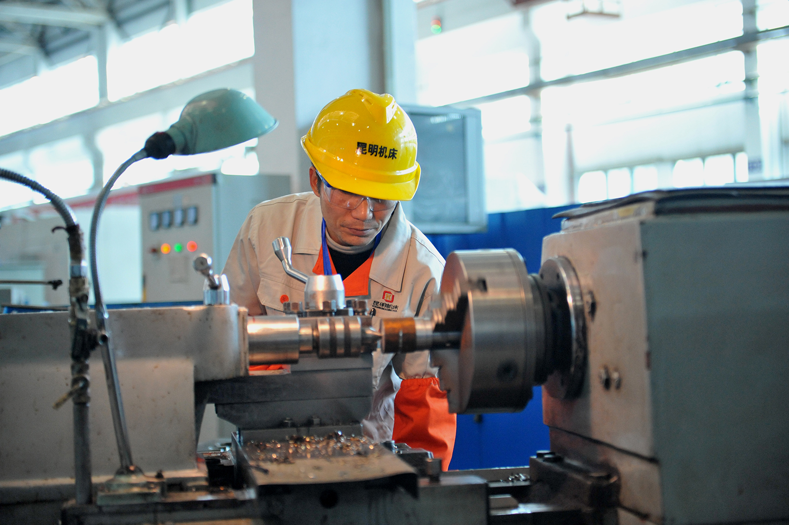 第三届昆明市"名匠杯"职业技能大赛车工技能竞赛举行