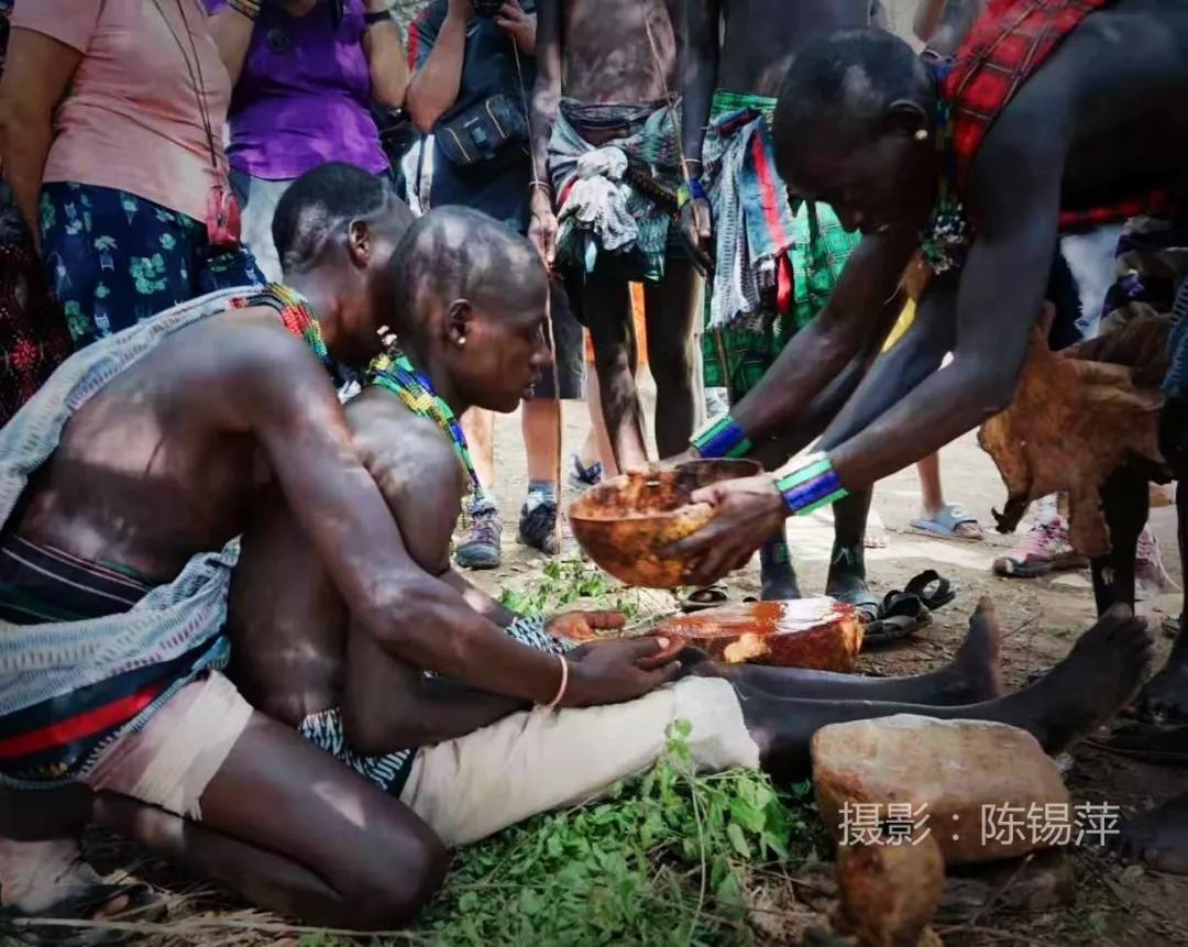 原创男人裸体跳牛女人寻抽索爱看着都疼