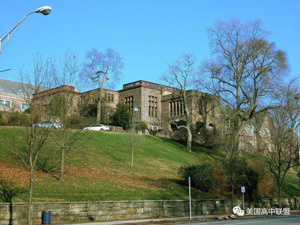 学生选课都要经过学业督导的批准,10年级以上的学生则还要经过college