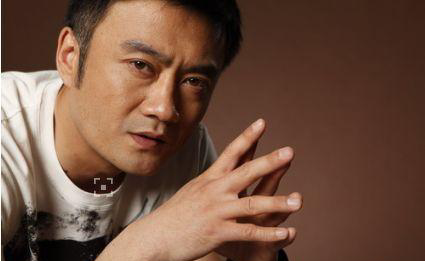 他是从新疆走出的演员,睡过地下室曾无戏可拍,如今迎来春天!