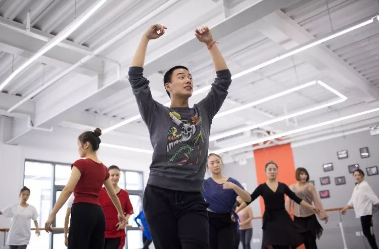 行舞坊2020年寒假集训营(暨寒假附中班)即将启动!