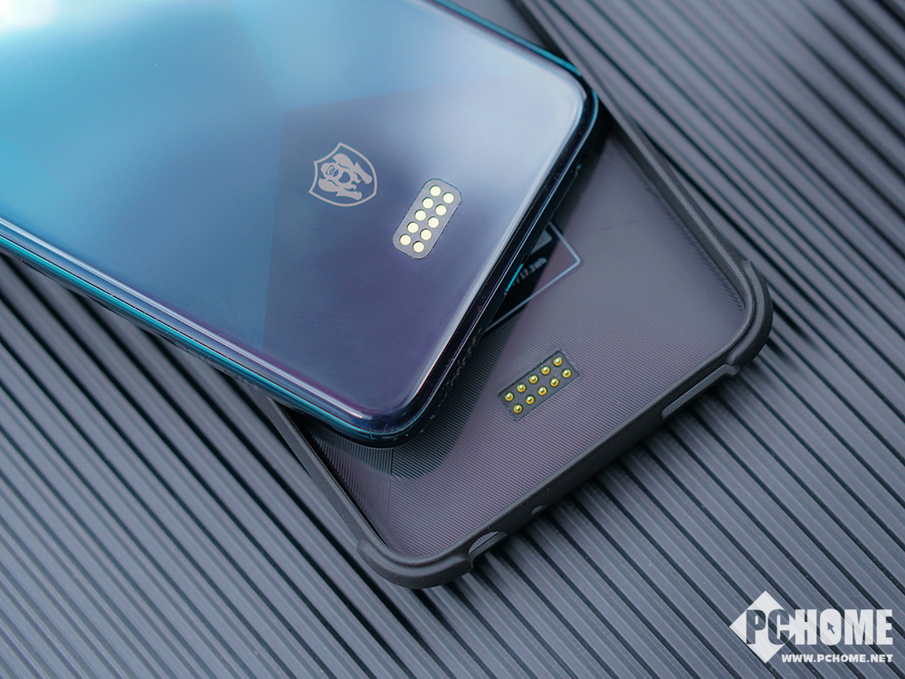 原创海信手机金刚6图赏:加护甲的电池怪兽