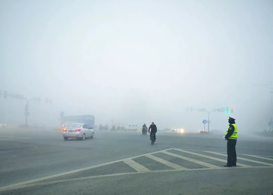 特强浓雾笼罩滨州明天有一股冷空气来救急