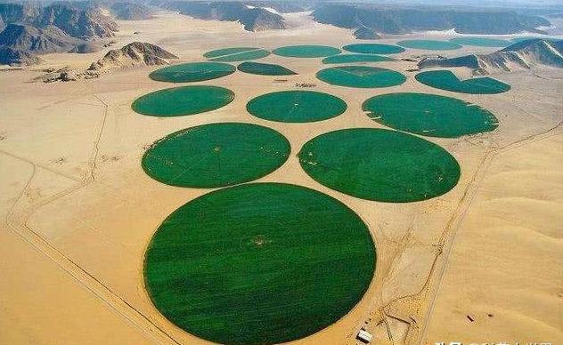 我国最大沙漠中竟有个大湖,地下水资源更是巨大,新疆地下不缺水