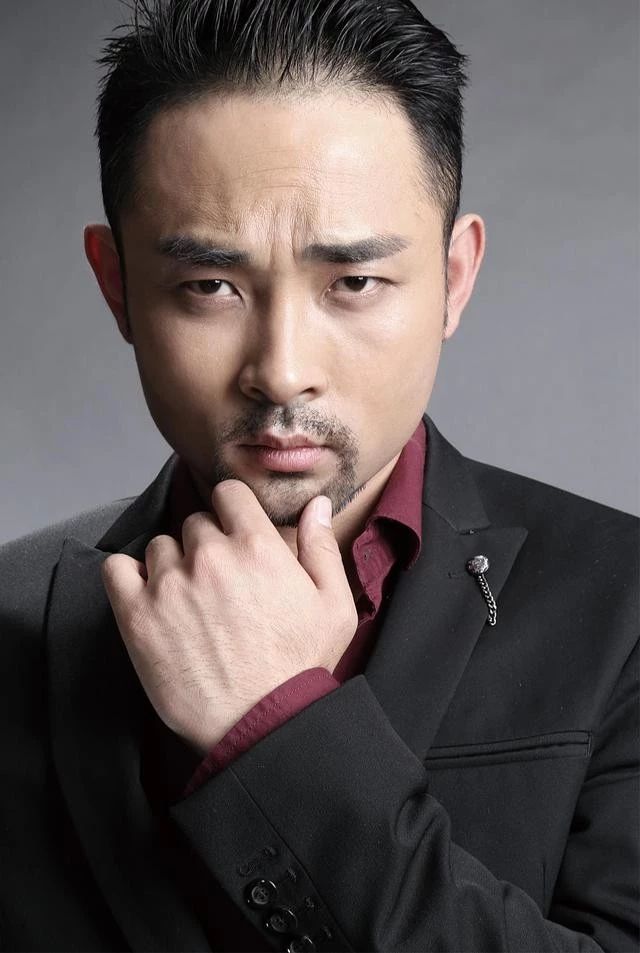 抓马专访:看旌鸣如何一鸣"旌"人,用毕生追求表演的真诚