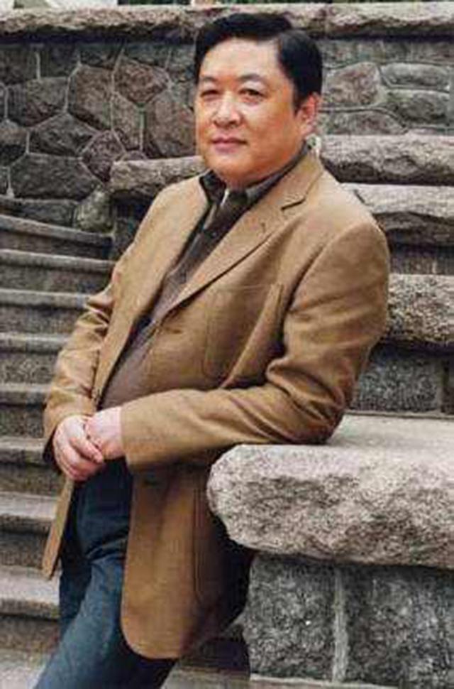 原创58岁刘斌近照曝光结婚3次妻子都小十多岁6岁女儿似孙女爱撒娇