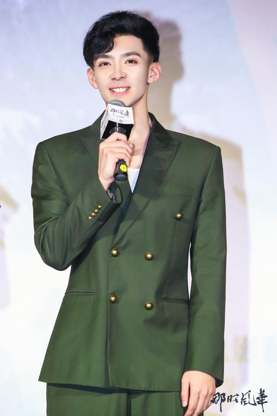 那时风华首映演员刘思博亲身上阵勇斗真狼