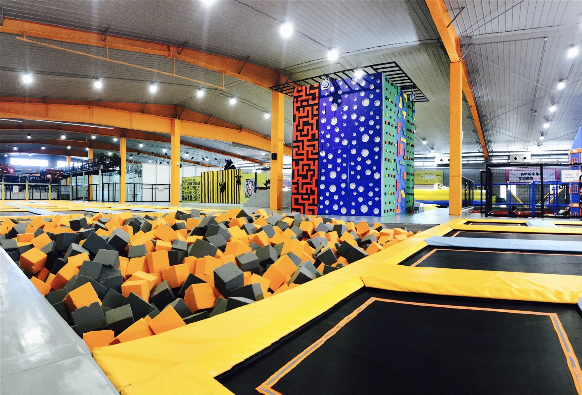 跳跳堂蹦床公园升级新风系统超长有效期钜惠跳跃无极限
